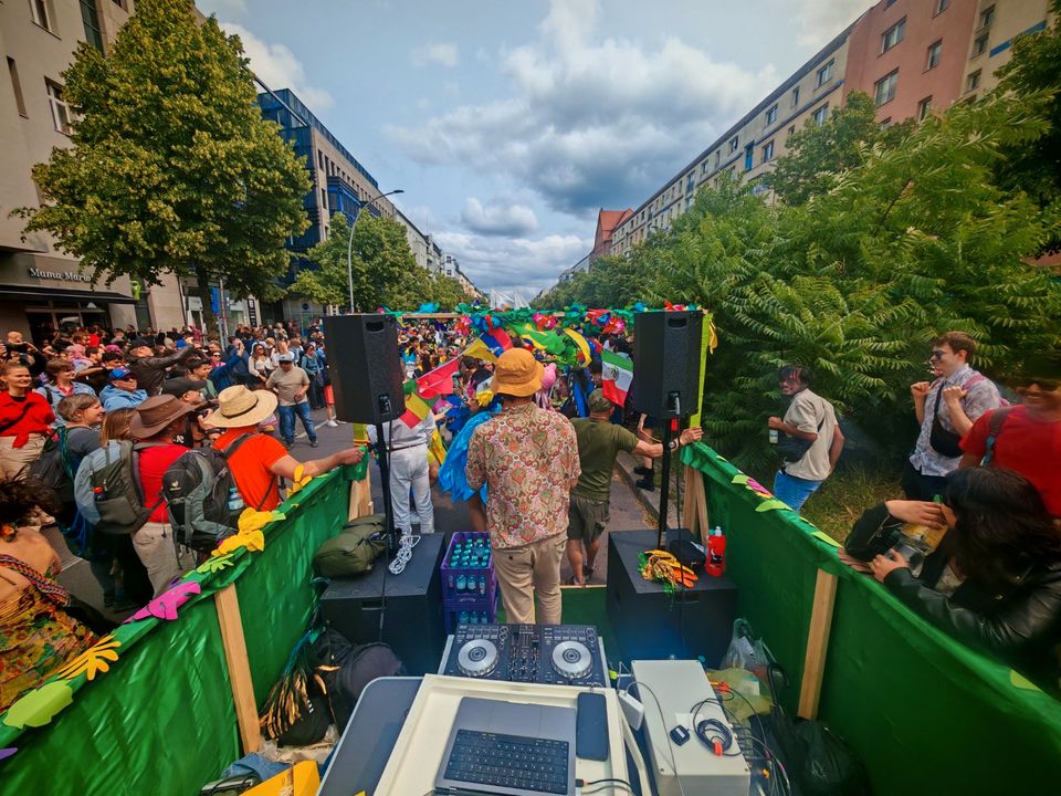LKW-PA & Soundsystem für Demowagen mieten – CSD, Fete de la Musique | Verleih Berlin – 2