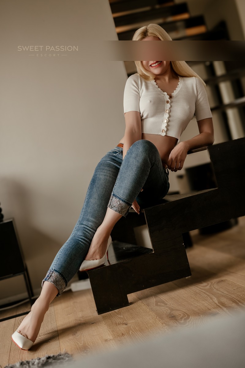 Escort Carolin München – High Class Begleitung – Thumbnail 6