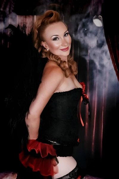 Stripperin Sina Grambow buchen – Stripshow & Showact – 2