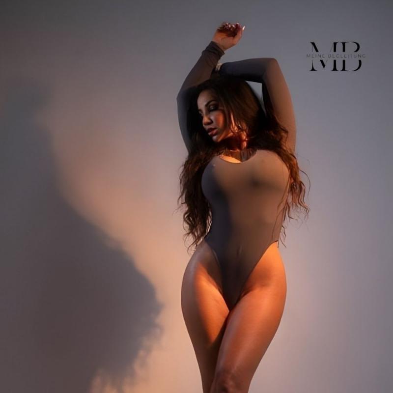 Escort Laura aus Braunschweig buchen – High Class Begleitung