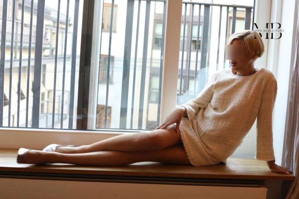 Escort Celine aus München buchen – High Class Begleitung – Thumbnail 10