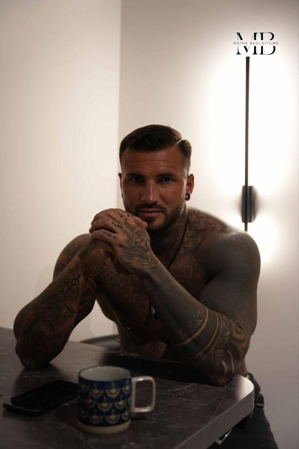 Escort Emilio aus Stuttgart buchen – High Class Begleitung – Thumbnail 9