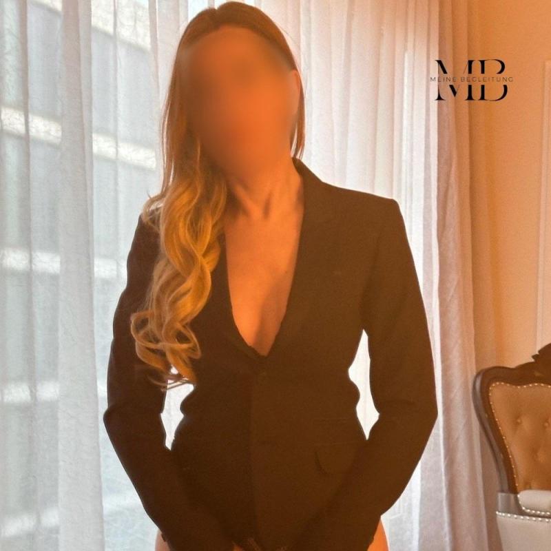 Escort Mona aus Berlin buchen – High Class Begleitung