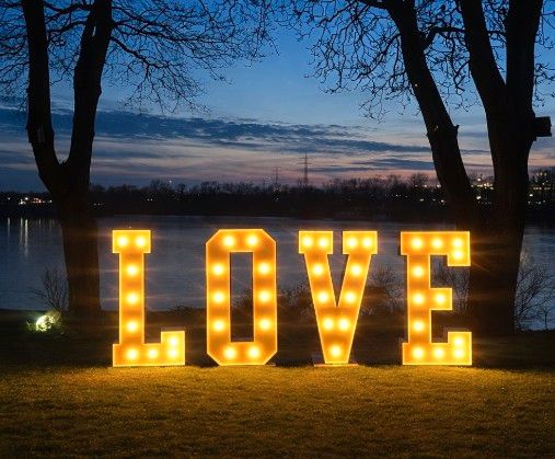 XXL LOVE Buchstaben 120cm mieten/Leuchtbuchstaben/Hochzeitsdeko