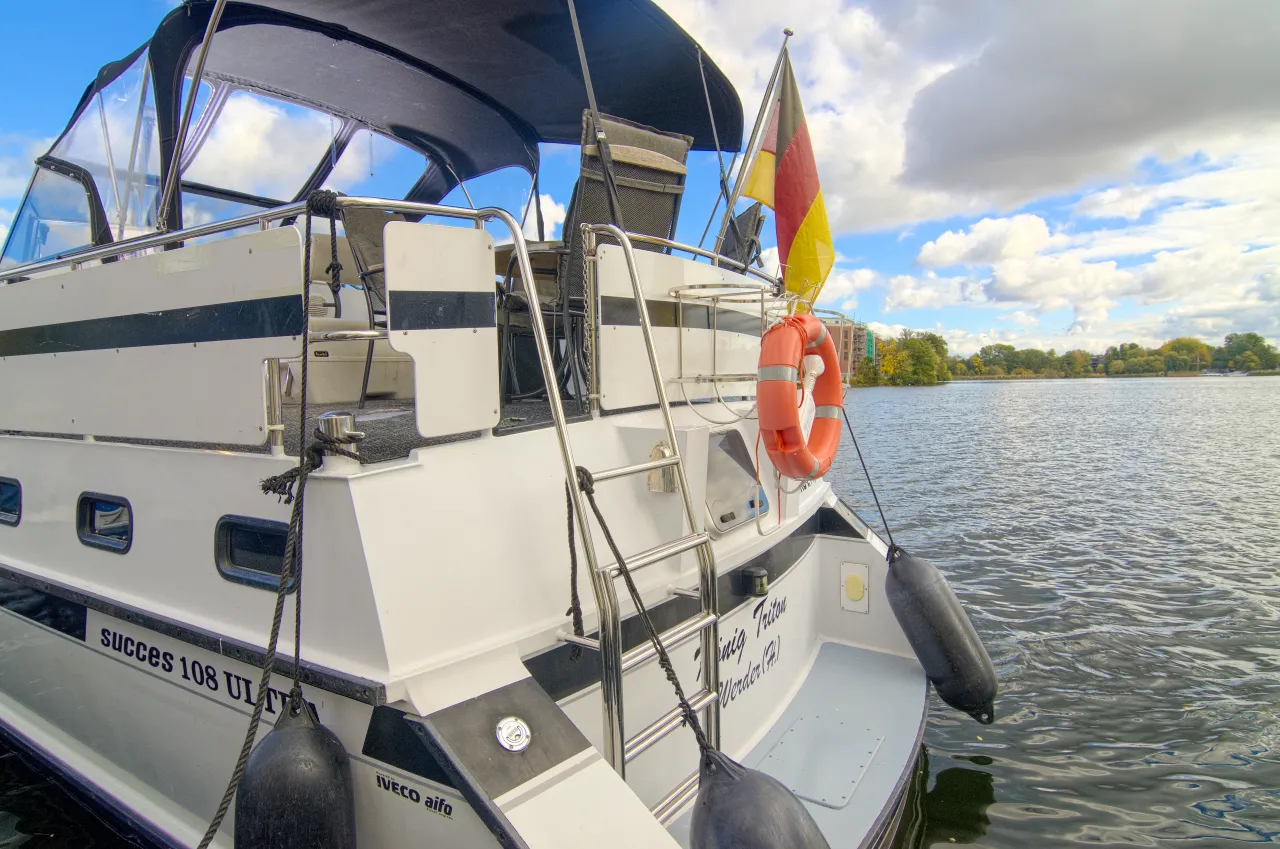 Stahl-Motoryacht Succes 108 Ultra "König Triton" (3 Kabinen) mieten – 3