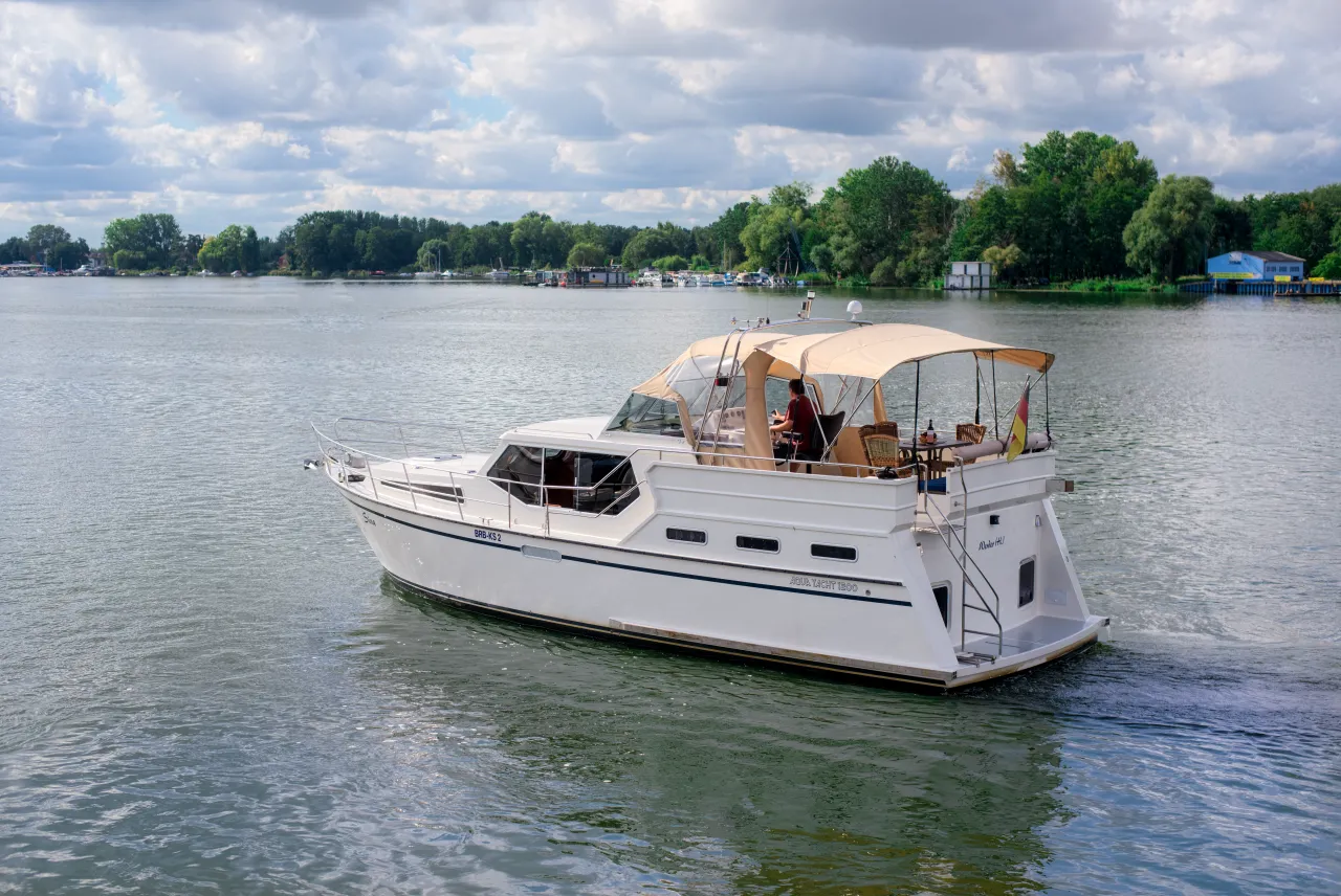 Stahl-Motoryacht Aqua Yacht 1200 "Siva" mieten – 3
