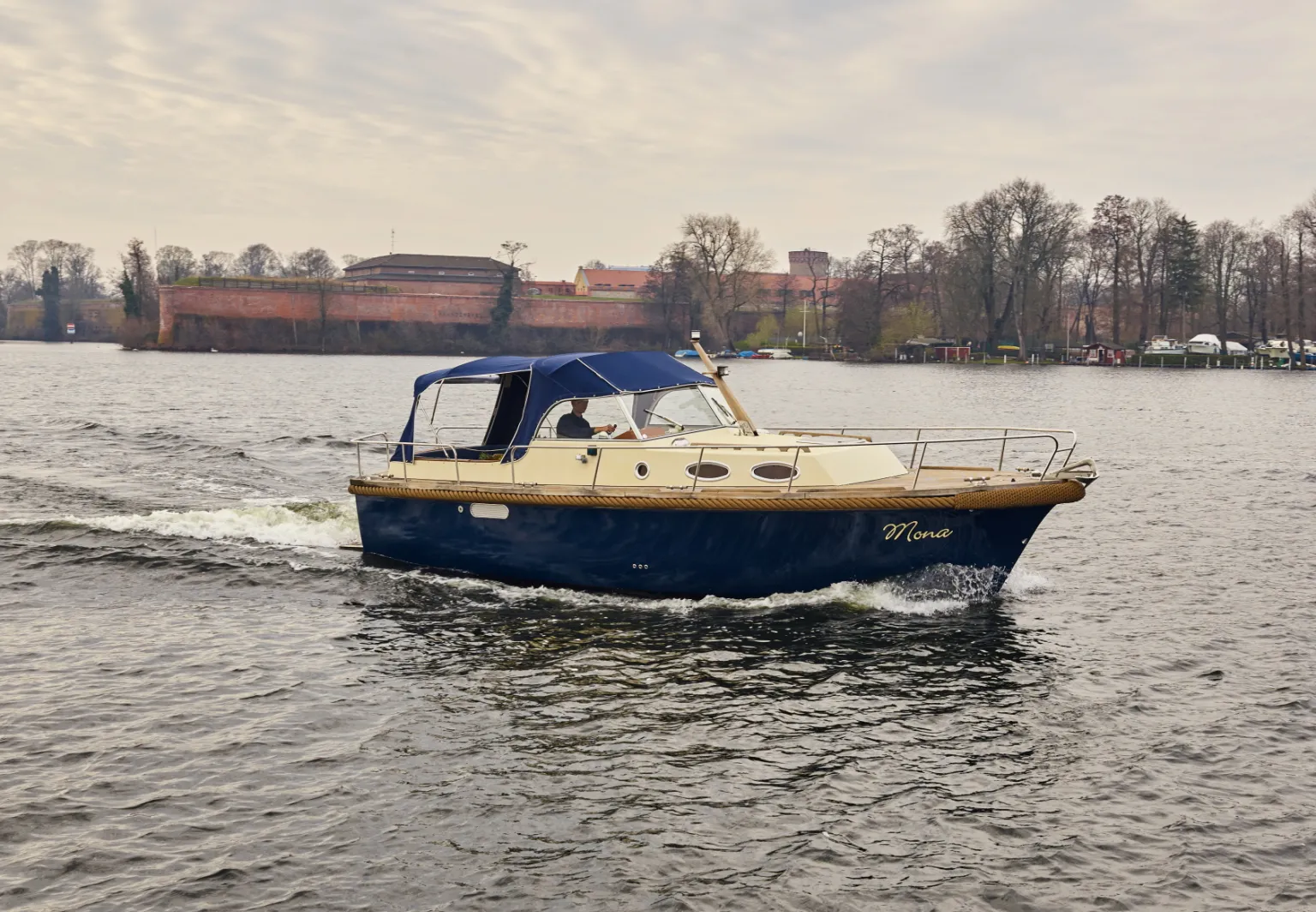 Familien-Cruiser Passion SUN 850 "Mona" mieten – 2