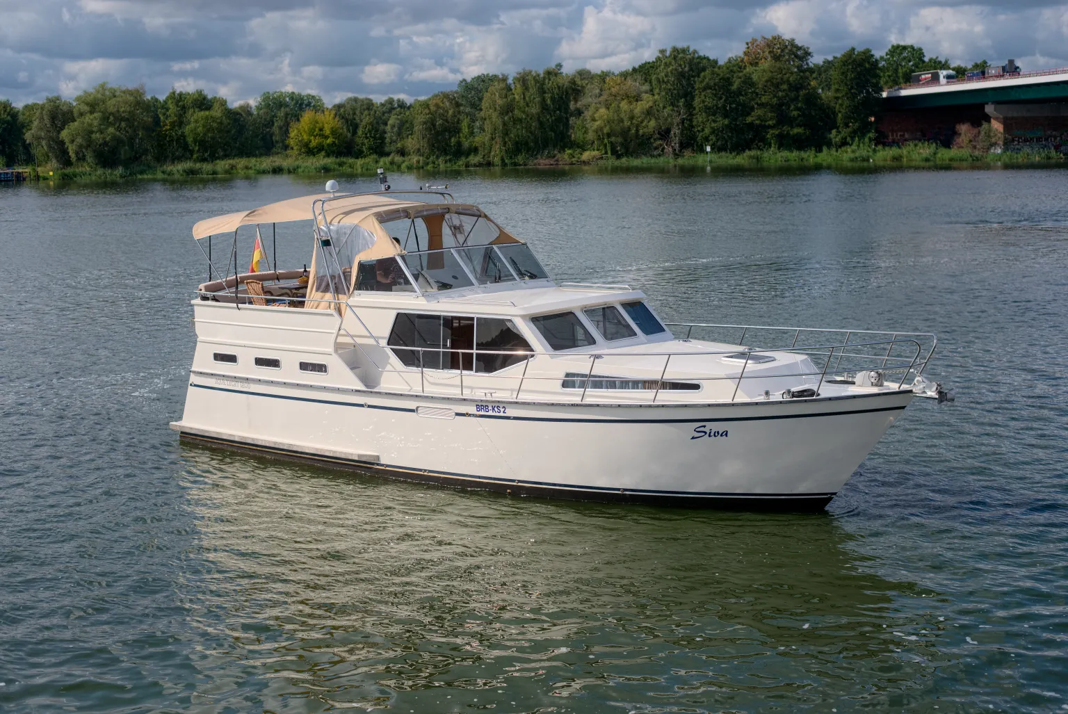 Stahl-Motoryacht Aqua Yacht 1200 "Siva" mieten – 2