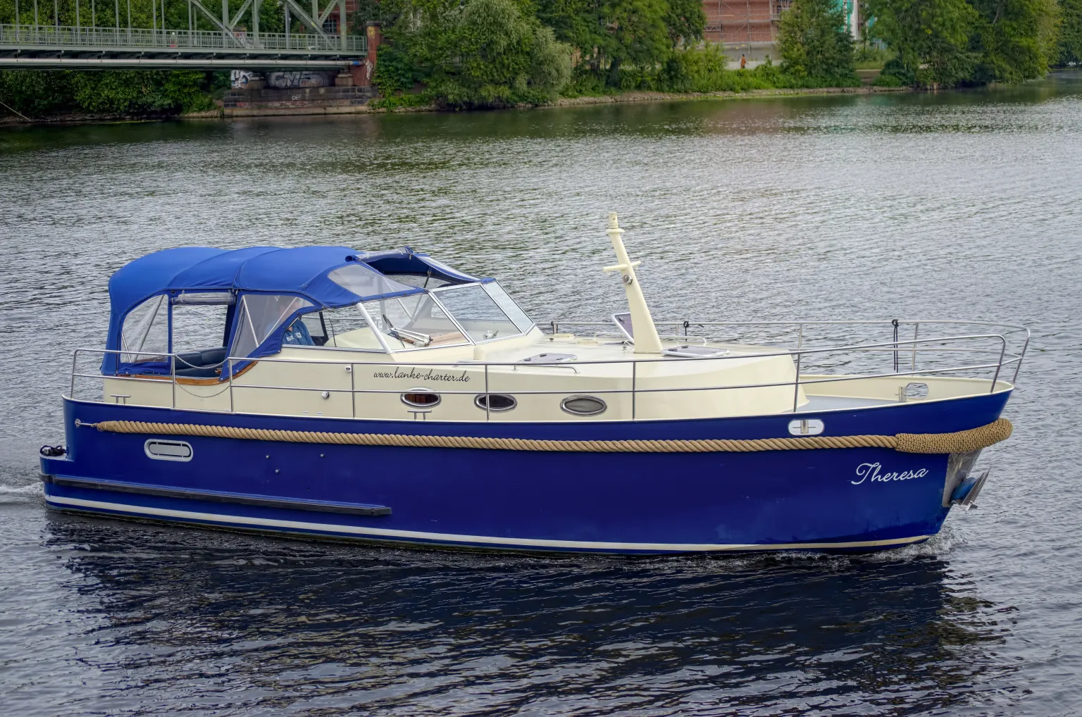 Stahl-Motoryacht Passion 1000 "Theresa" mieten – 2