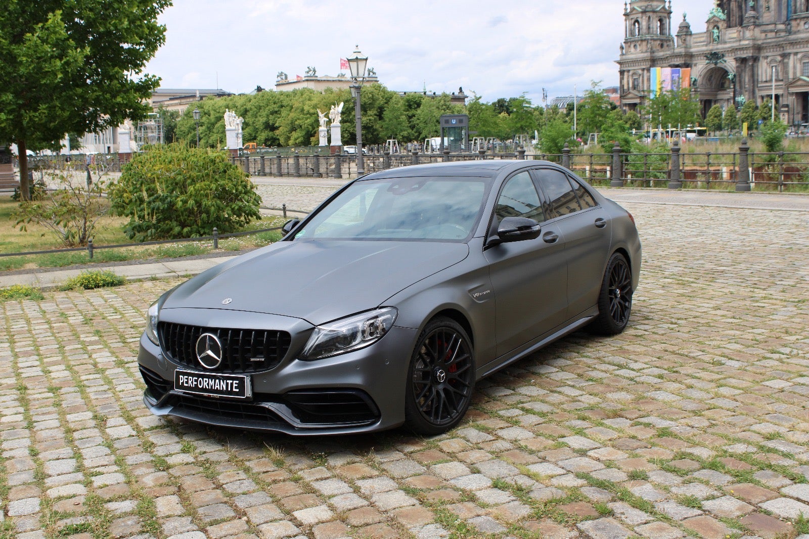 Mercedes C63 S AMG mieten bei Performante Car Rental