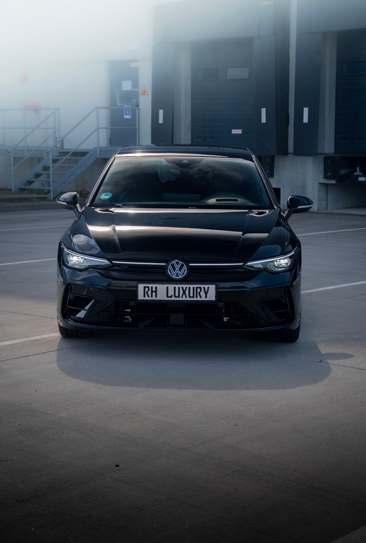 VW Golf 8 R Black Edition mieten
