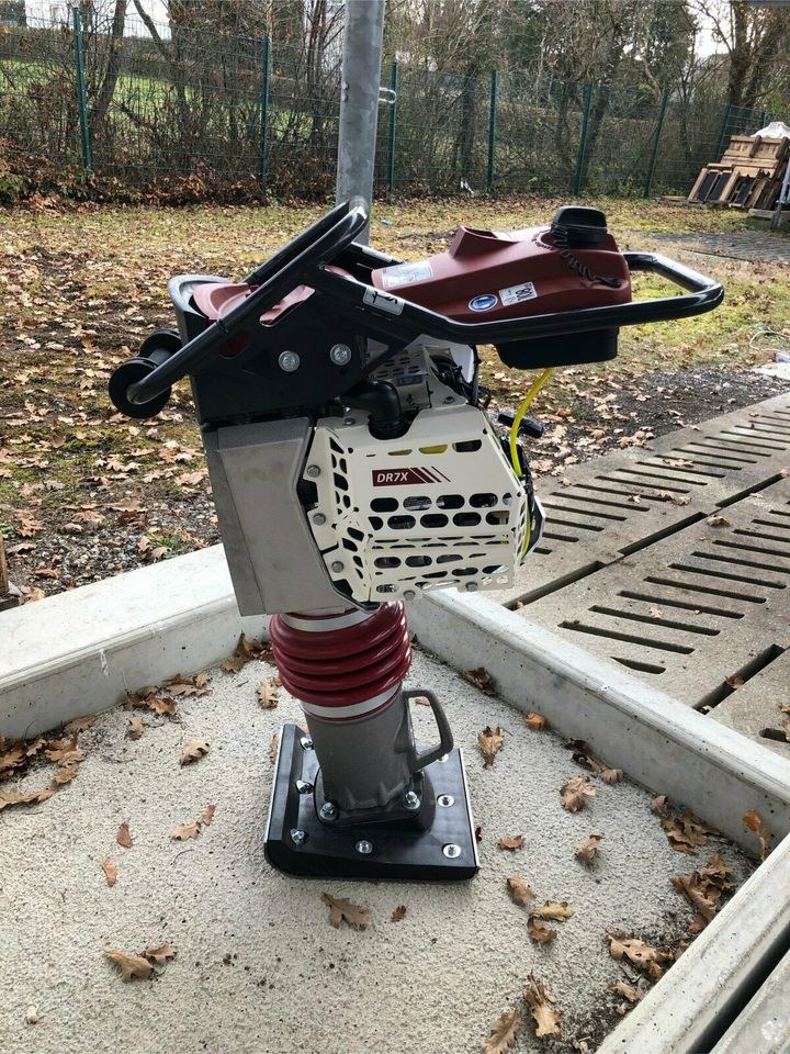 Stampfer 68kg Dynapac DR7X mieten in Tuntenhausen bei EDER GmbH