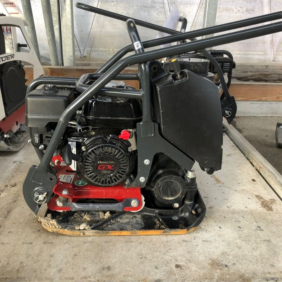 Rüttelplatte 65kg Dynapac DFP6 mieten in Tuntenhausen bei EDER GmbH – 4
