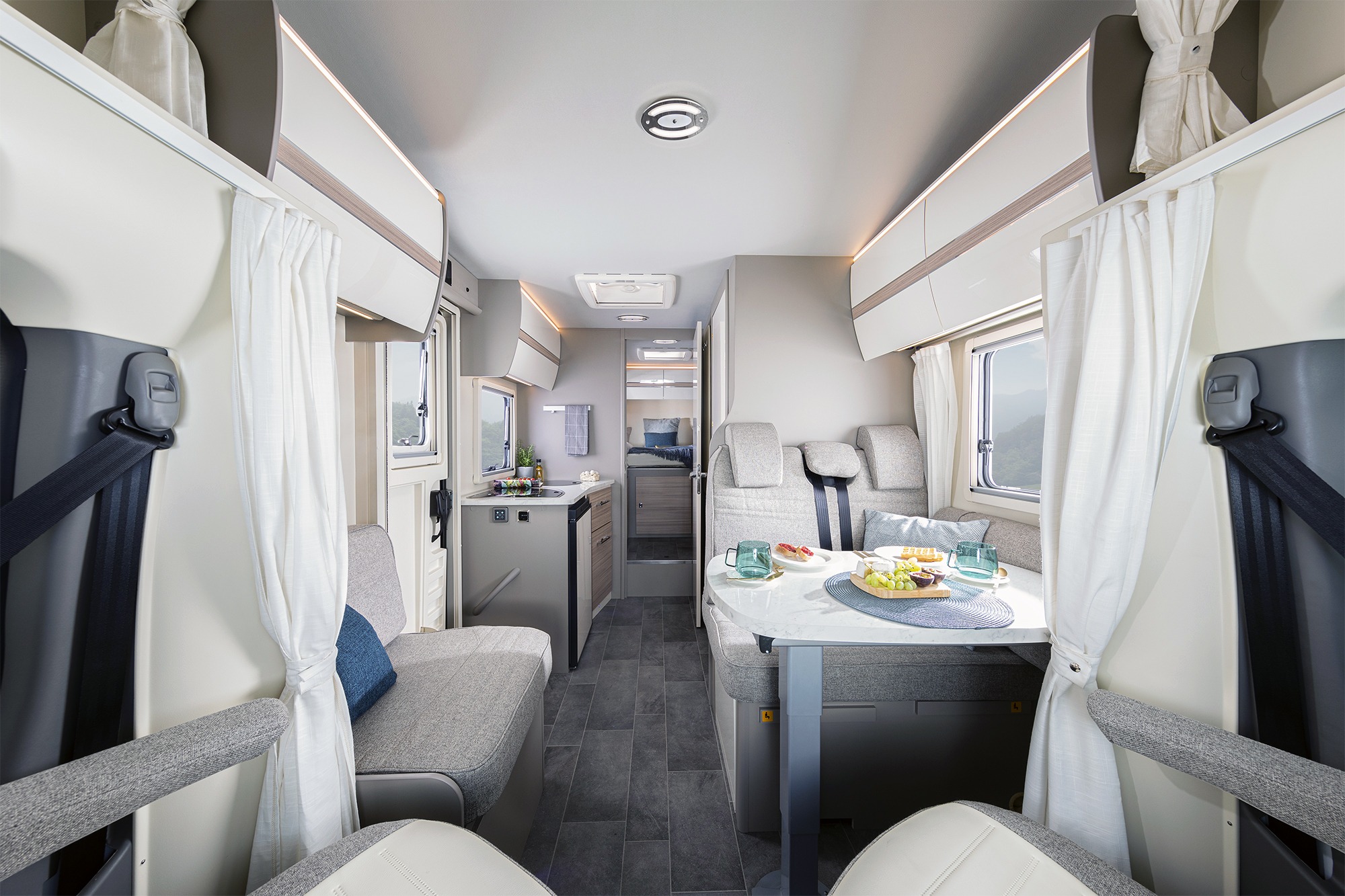 Wohnmobil ACT 690 mieten – bis zu 4 Schlafplätze, ab 115 €/Tag, 33 Stationen – 2