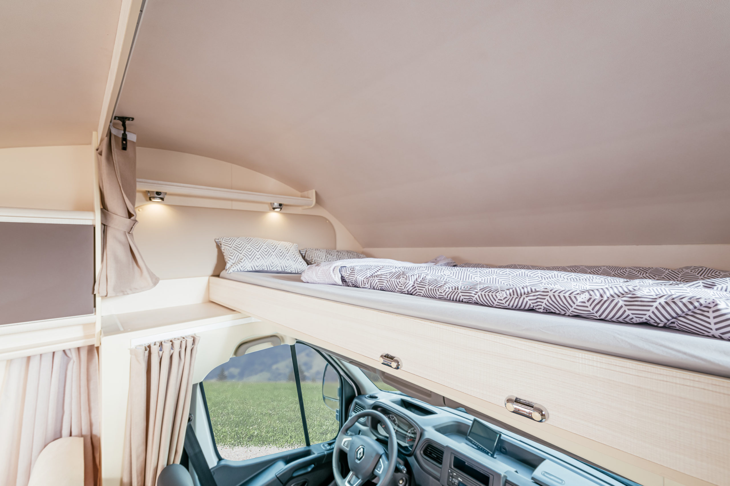 Wohnmobil ECO 683 mieten – 6 Schlafplätze, ab 105 €/Tag, 33 Stationen – 4