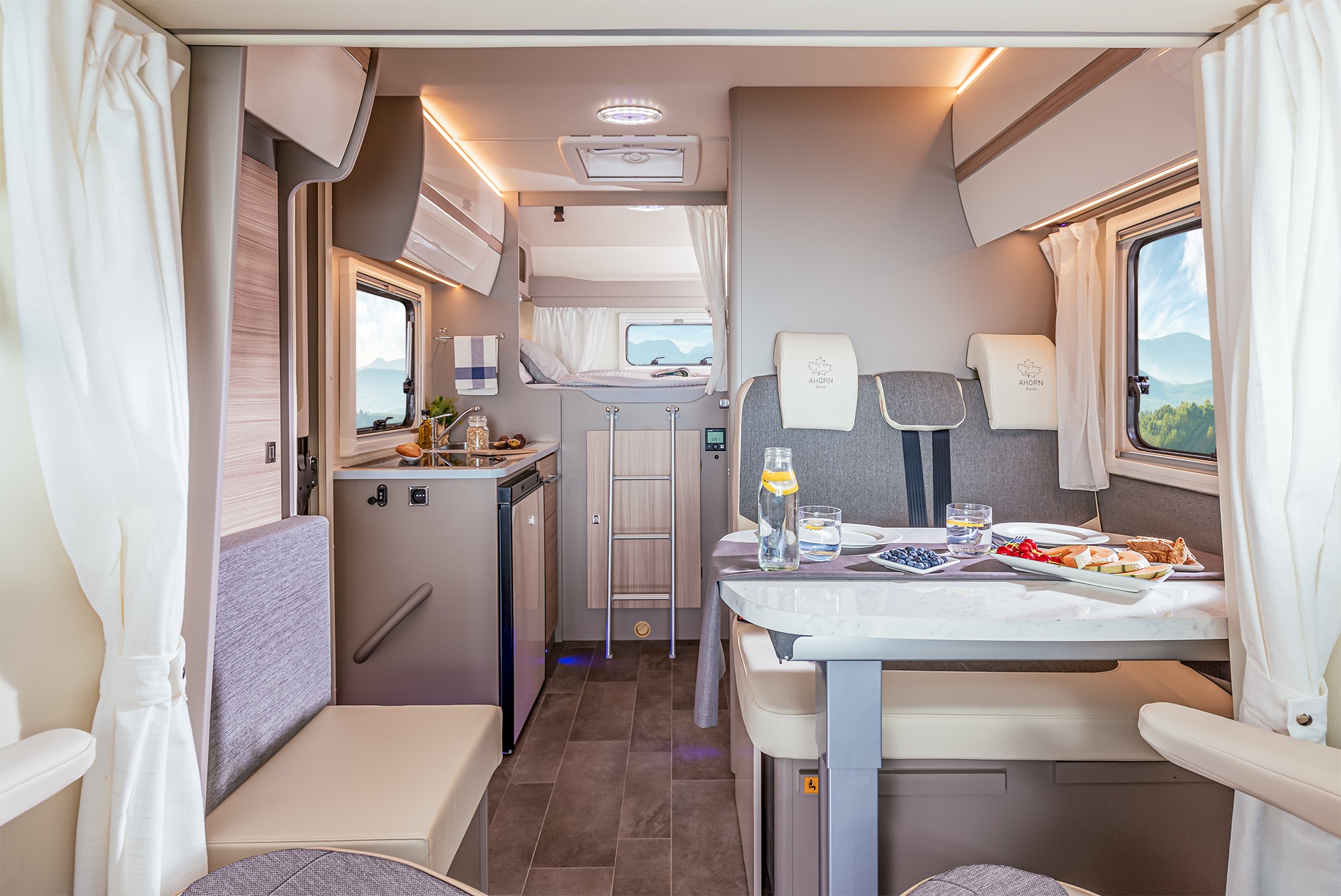 Wohnmobil ACA 595 mieten – 5 Schlafplätze, ab 115 €/Tag, 33 Stationen – 2