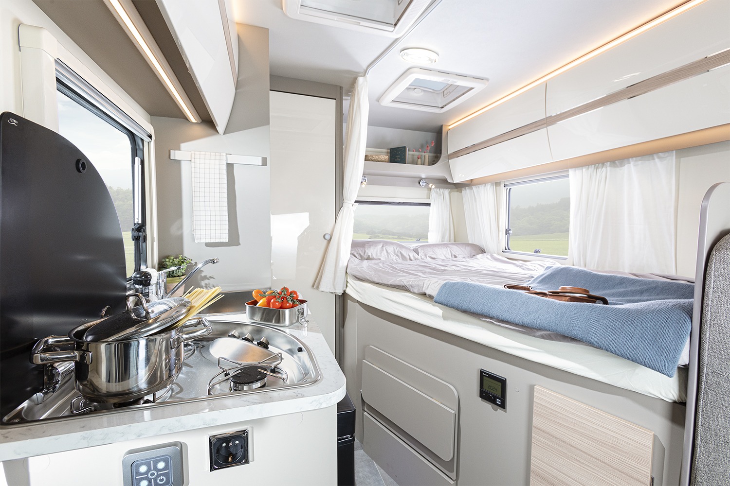 Wohnmobil ACT 590 mieten – bis zu 4 Schlafplätze, ab 115 €/Tag, 33 Stationen – 3
