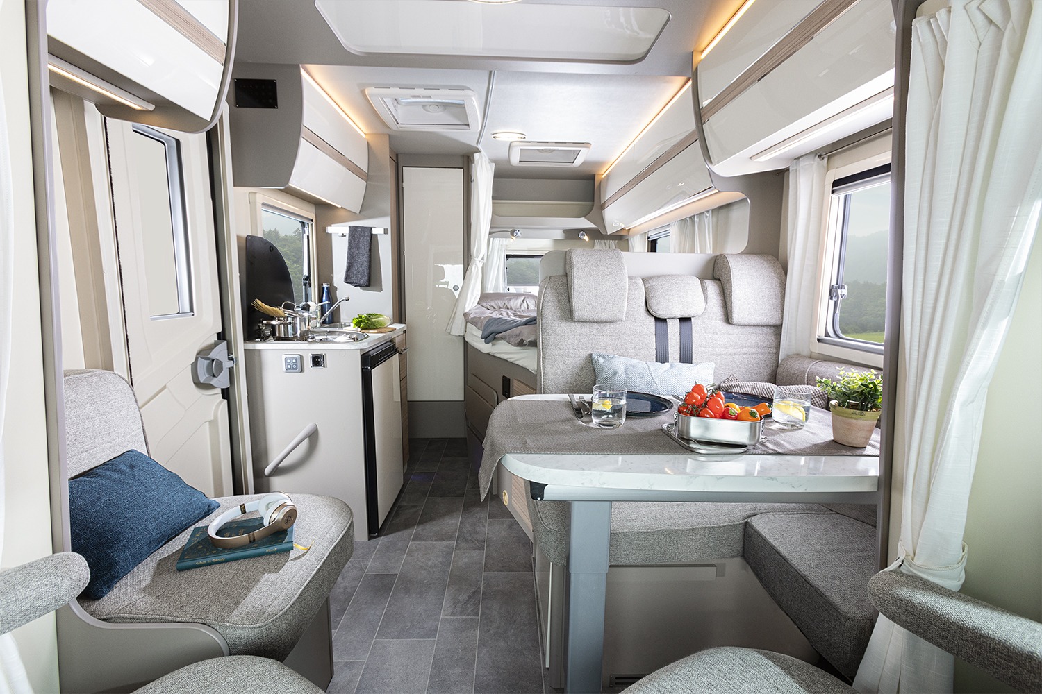 Wohnmobil ACT 590 mieten – bis zu 4 Schlafplätze, ab 115 €/Tag, 33 Stationen – 2