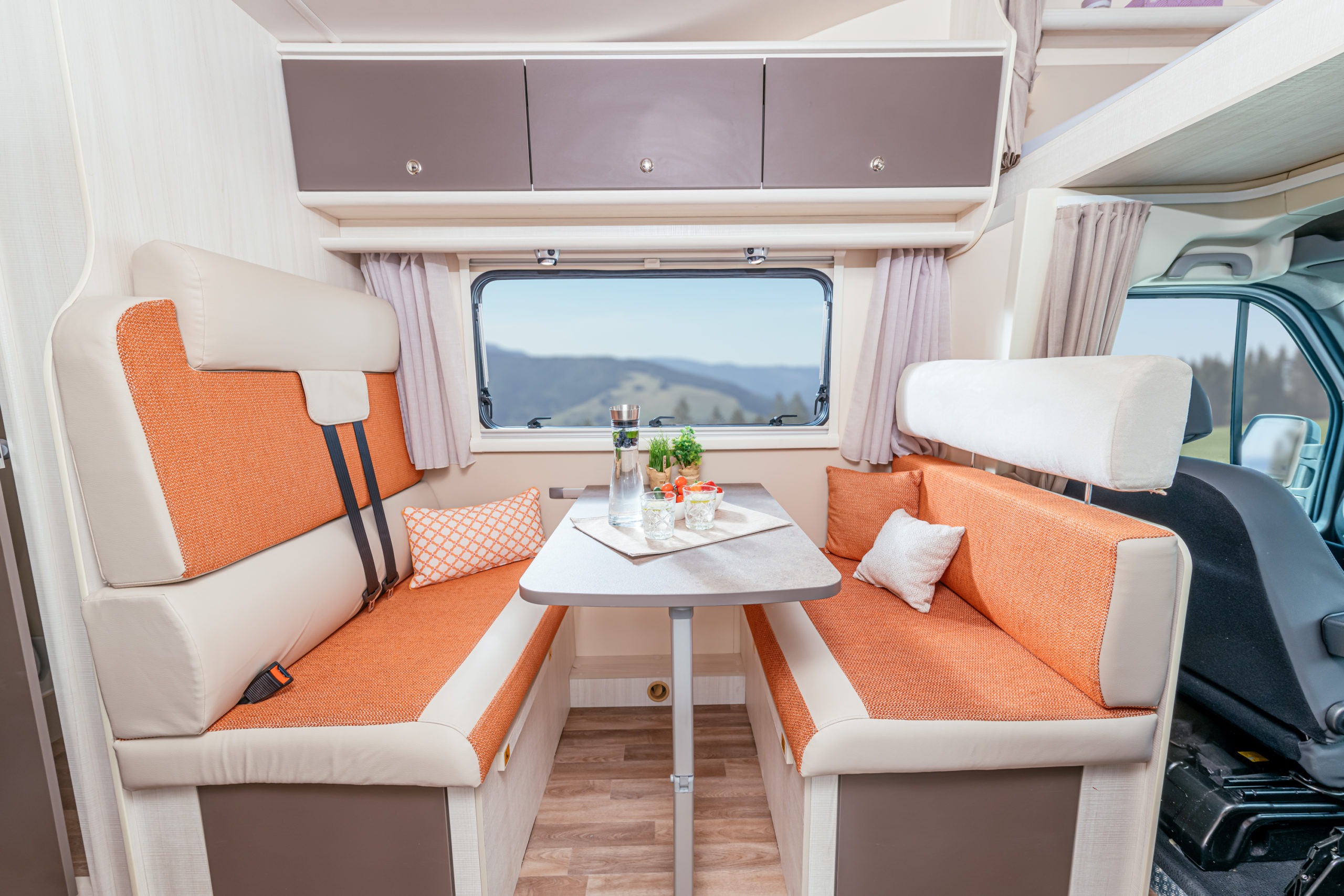 Wohnmobil ECO 683 mieten – 6 Schlafplätze, ab 105 €/Tag, 33 Stationen – 2