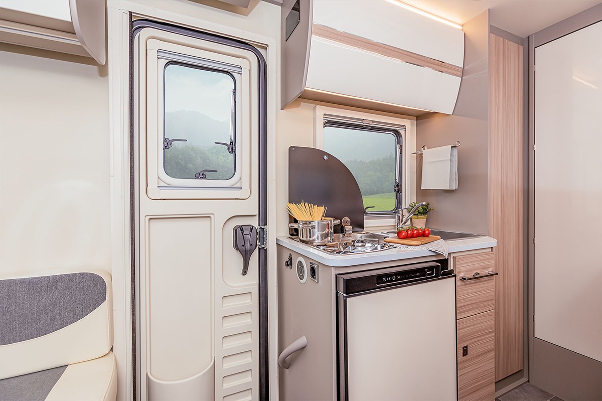 Wohnmobil ACT 590 mieten – bis zu 4 Schlafplätze, ab 115 €/Tag, 33 Stationen – 5