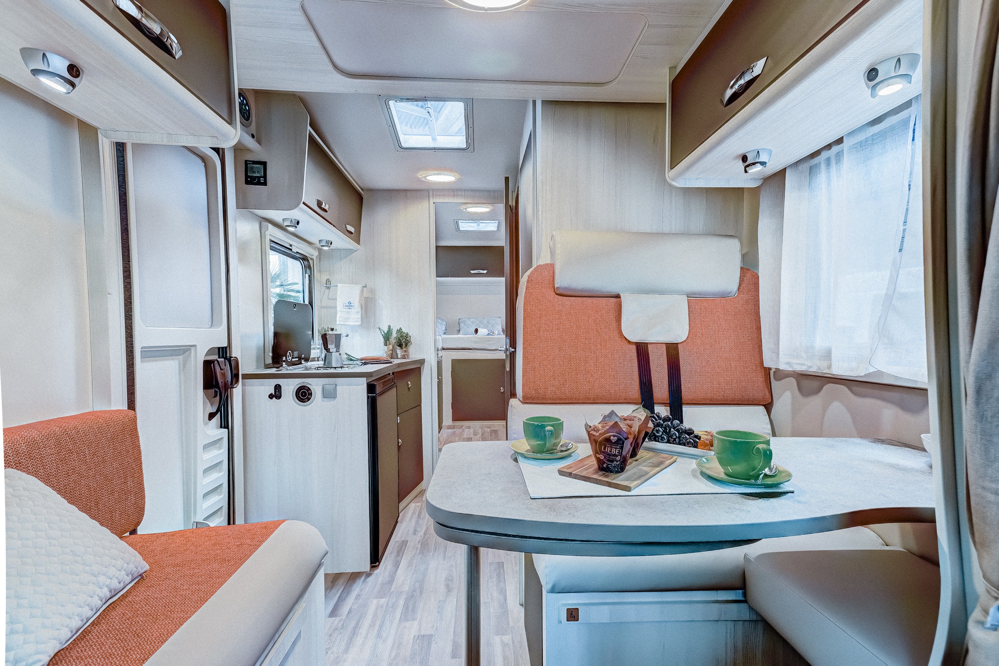 Wohnmobil ECO 690 mieten – 5 Schlafplätze, ab 105 €/Tag, 33 Stationen – 2