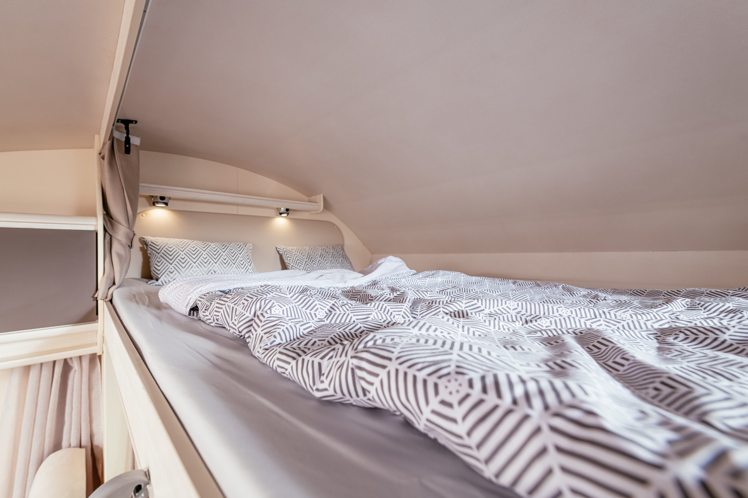 Wohnmobil ECO 683 mieten – 6 Schlafplätze, ab 105 €/Tag, 33 Stationen – 3
