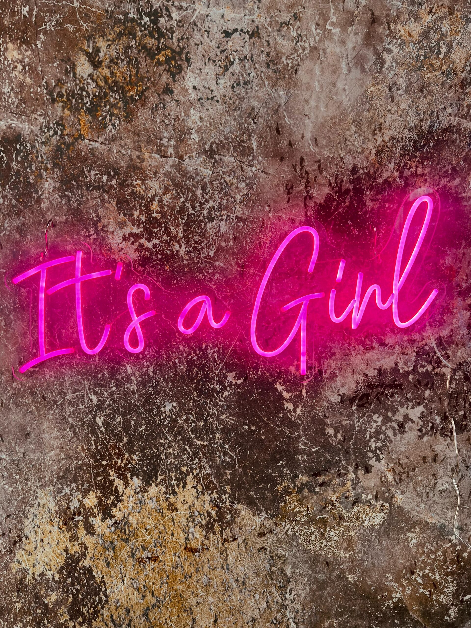 NEON-Leuchtschild „It's a Girl“ 32 x 80 cm mieten – Leipzig, ab 69 € (Fr–Mo) – 2