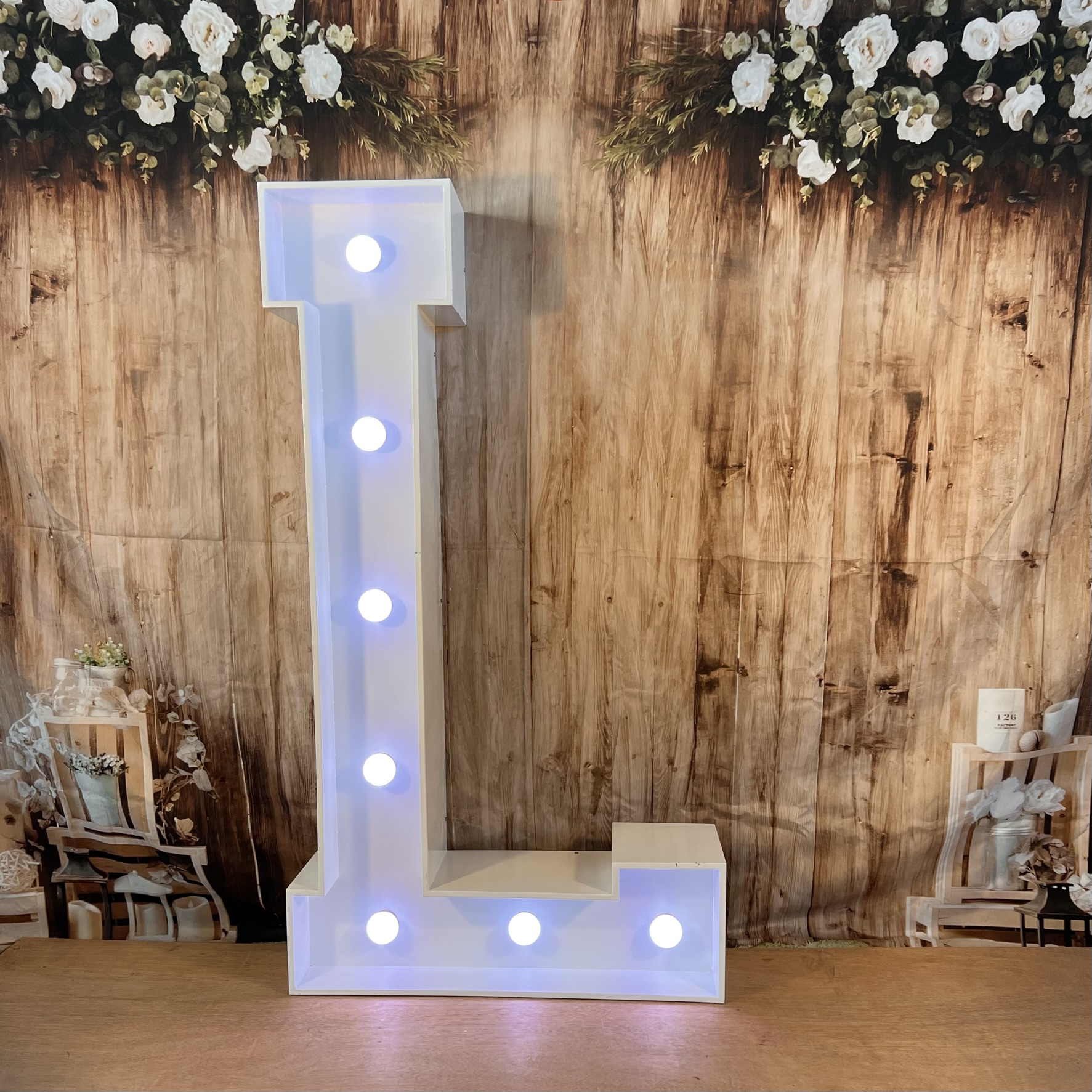 RGB-LED XXL Leuchtbuchstabe L mieten – Leipzig, ab 49 €/Tag – 2