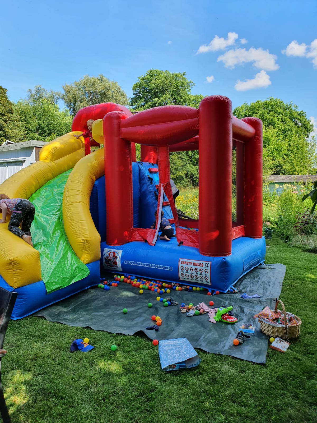 Hüpfburg Micky Maus Wunderhaus mieten – Leipzig, ab 109 €/Tag – 2