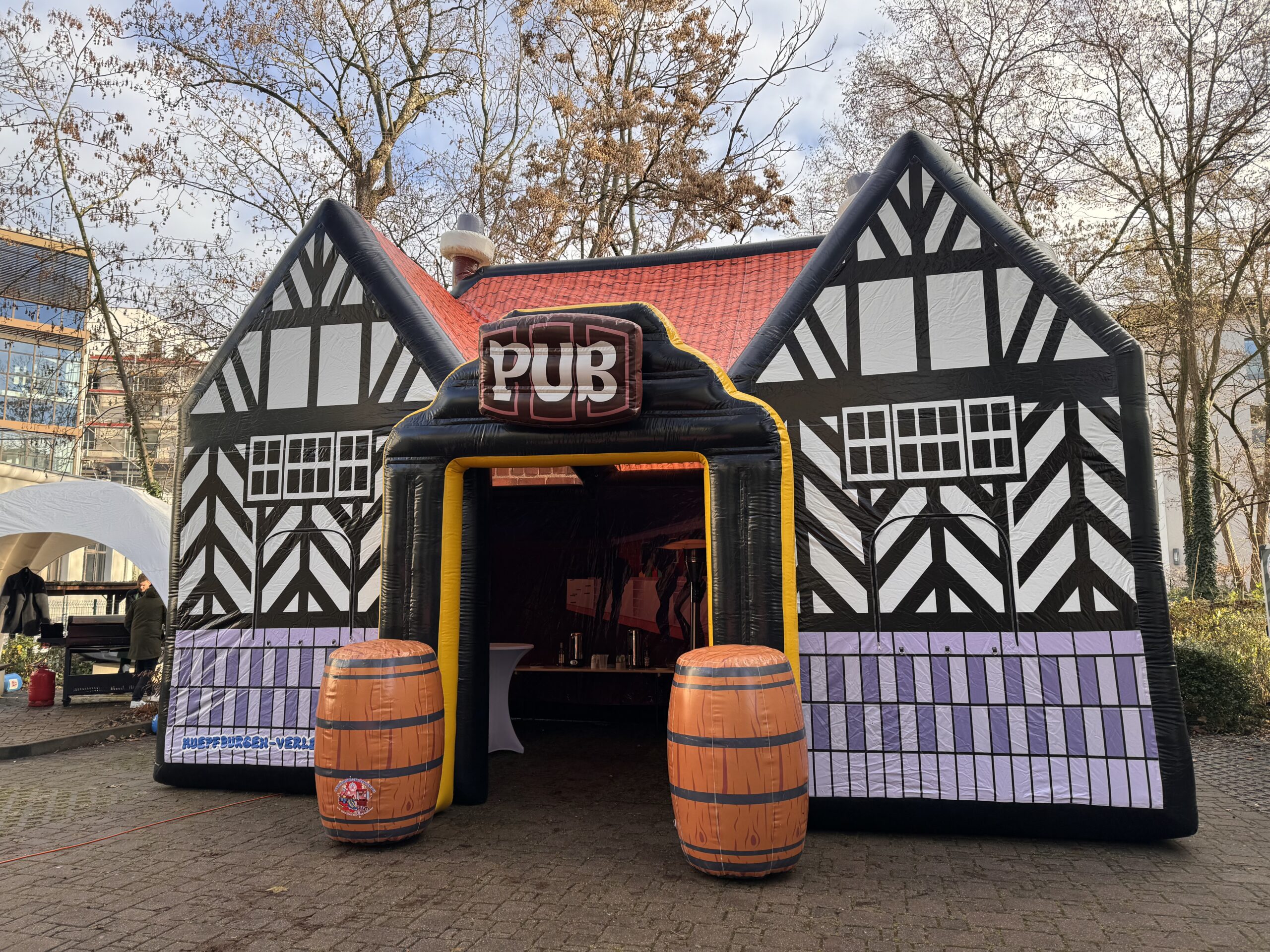 aufblasbares Partyzelt im Irish Pub Design 8 x 5m mieten – Leipzig, ab 289 €/Tag – 2