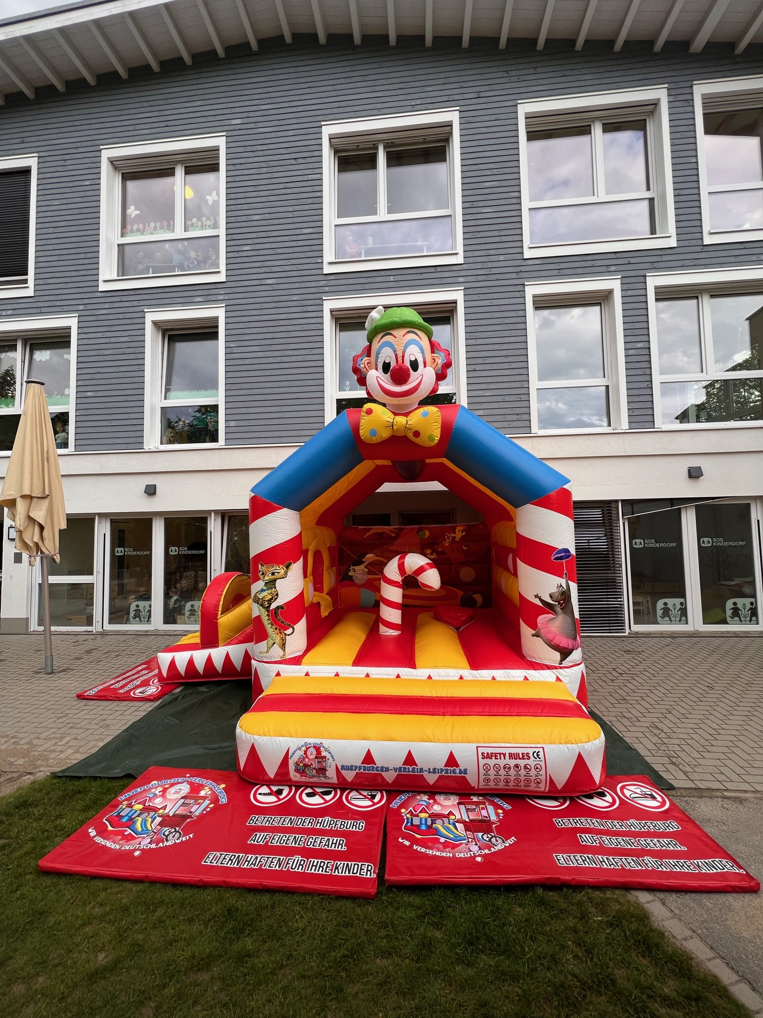 Hüpfburg „Zirkus-Clown“ (IPS System) mieten – Leipzig, ab 149 €/Tag – 2