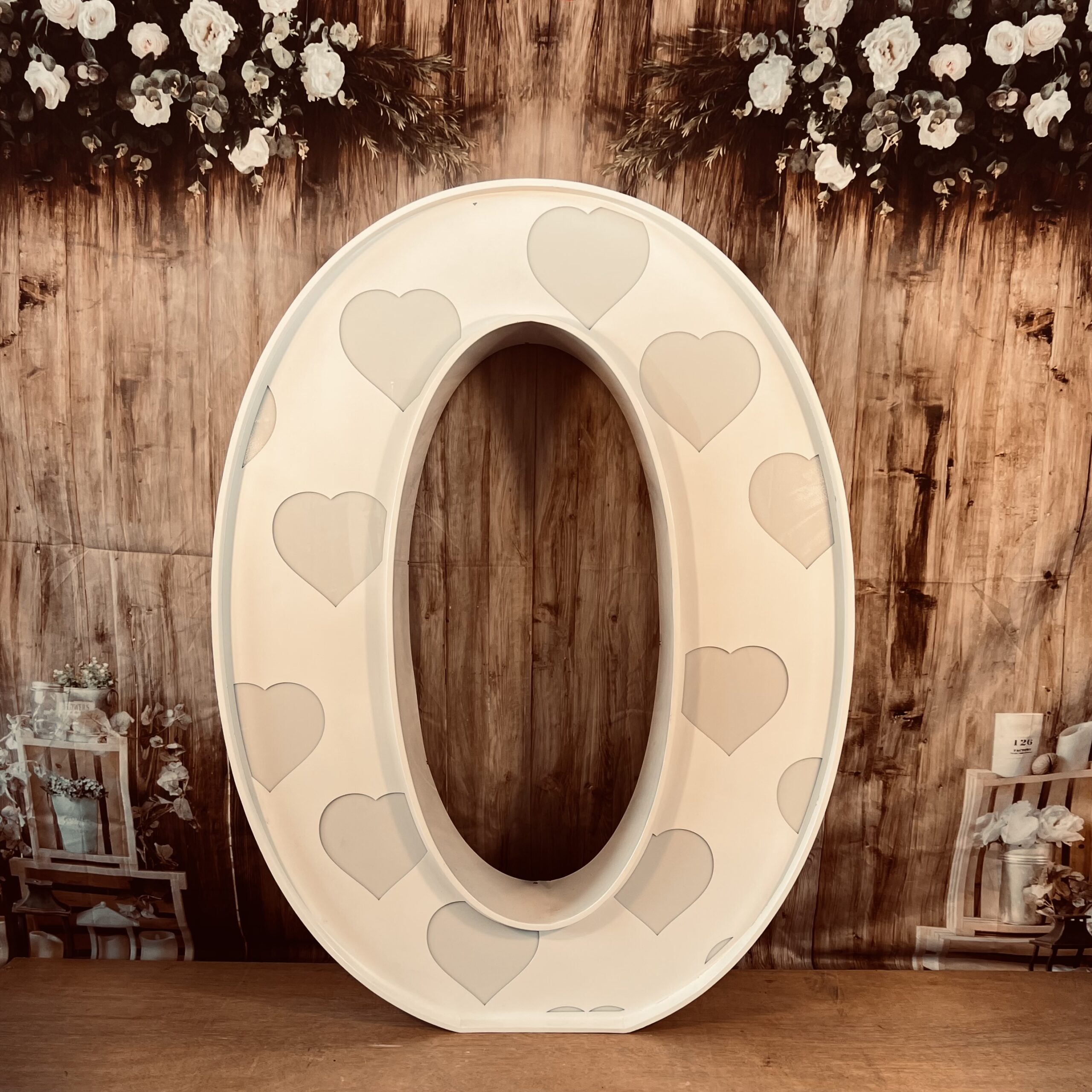 RGB-LED XXL Leuchtbuchstabe „HEARTS“ O mieten – Leipzig, ab 49 €/Tag