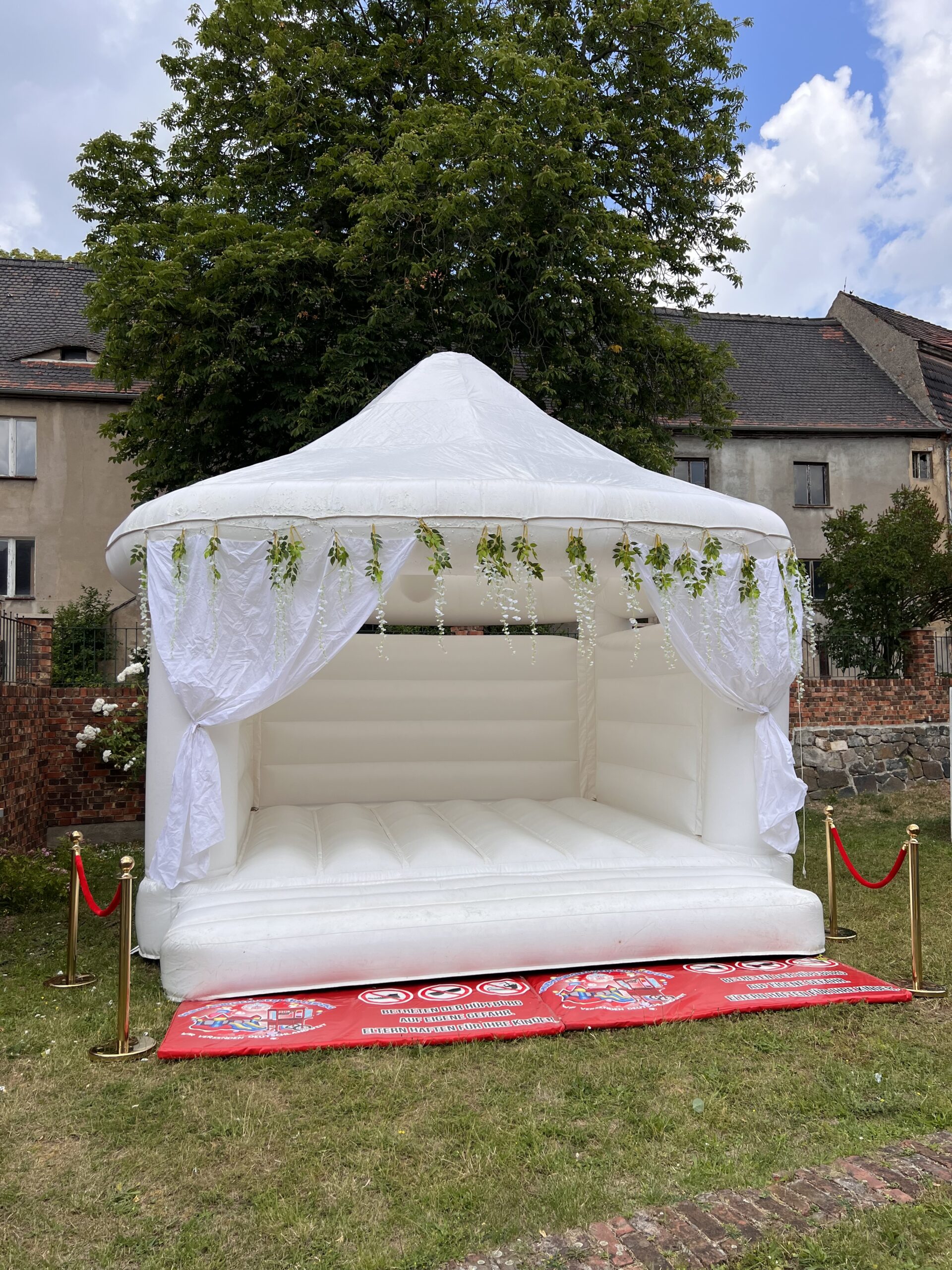 Absperrpfosten & Roter Teppich 1m x 5m mieten – Leipzig, 20 € pauschal – 2