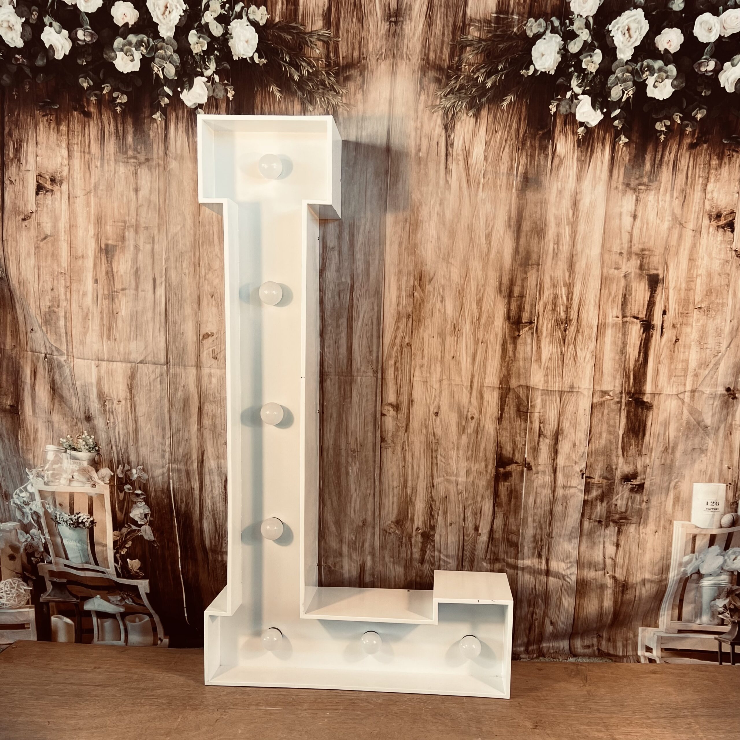 RGB-LED XXL Leuchtbuchstabe L mieten – Leipzig, ab 49 €/Tag