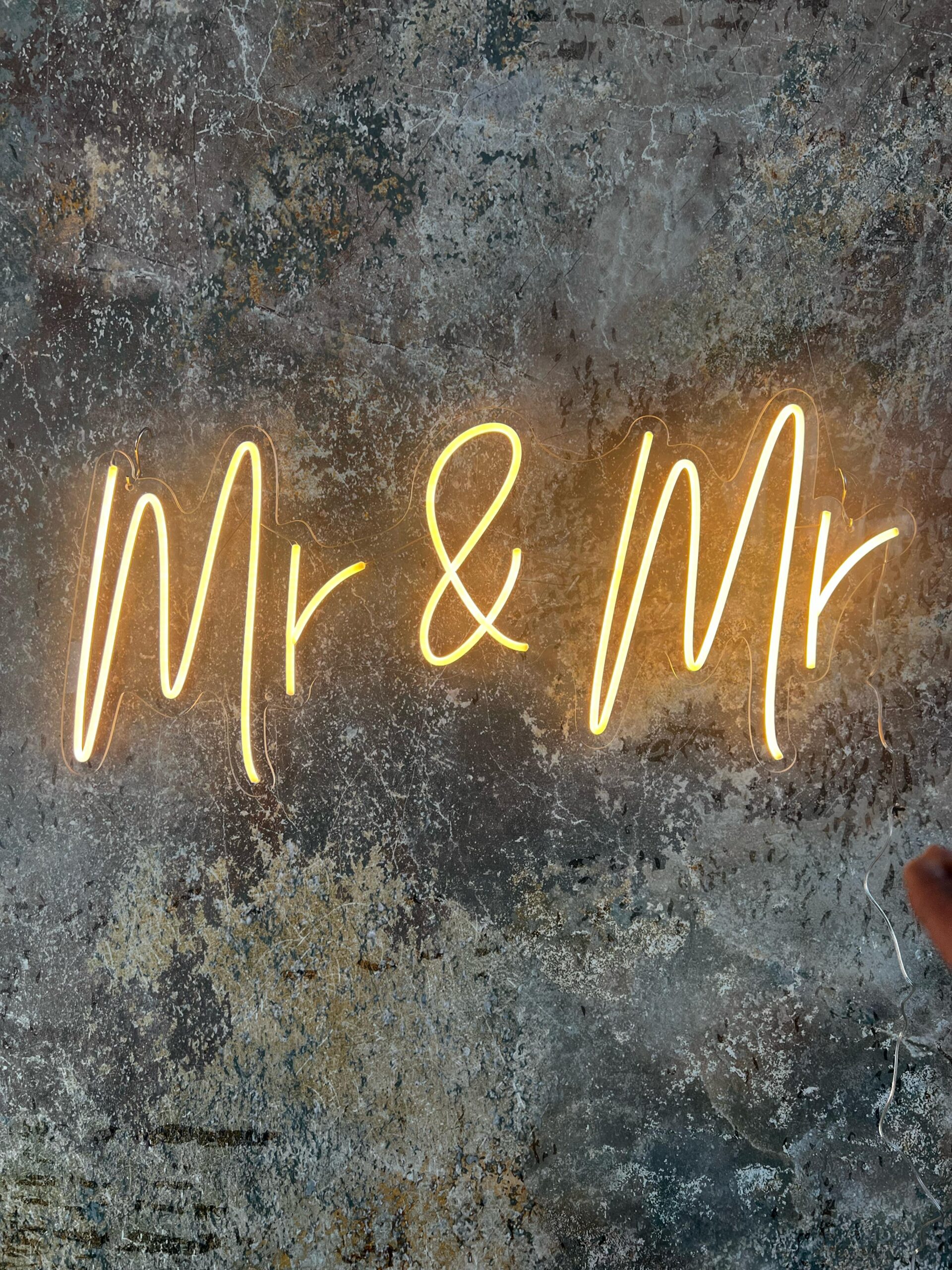 NEON-Leuchtschild „Mr & Mr“ mieten – Leipzig, ab 69 € (Fr–Mo)