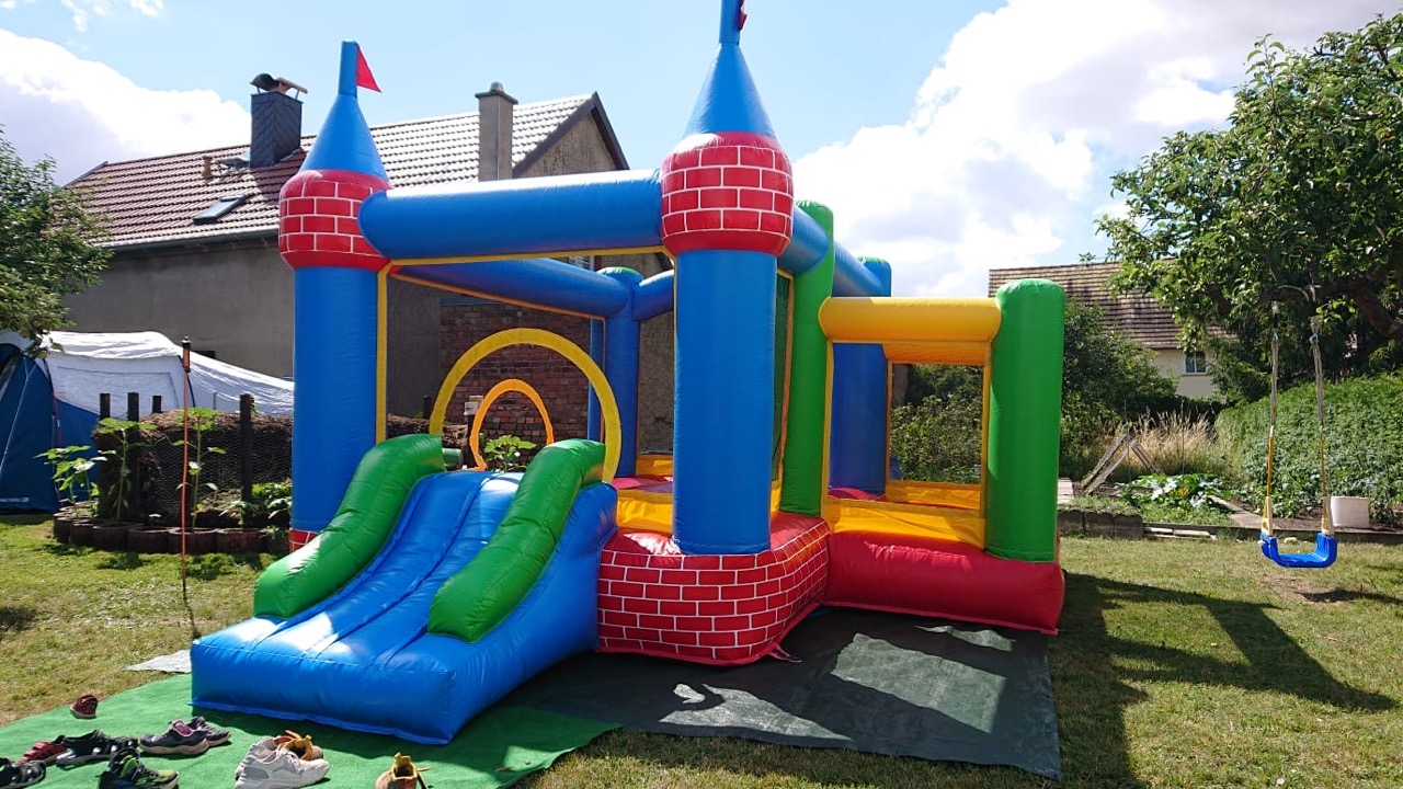 Hüpfburg Schloss mit Anbau mieten – Leipzig, ab 99 €/Tag – 2