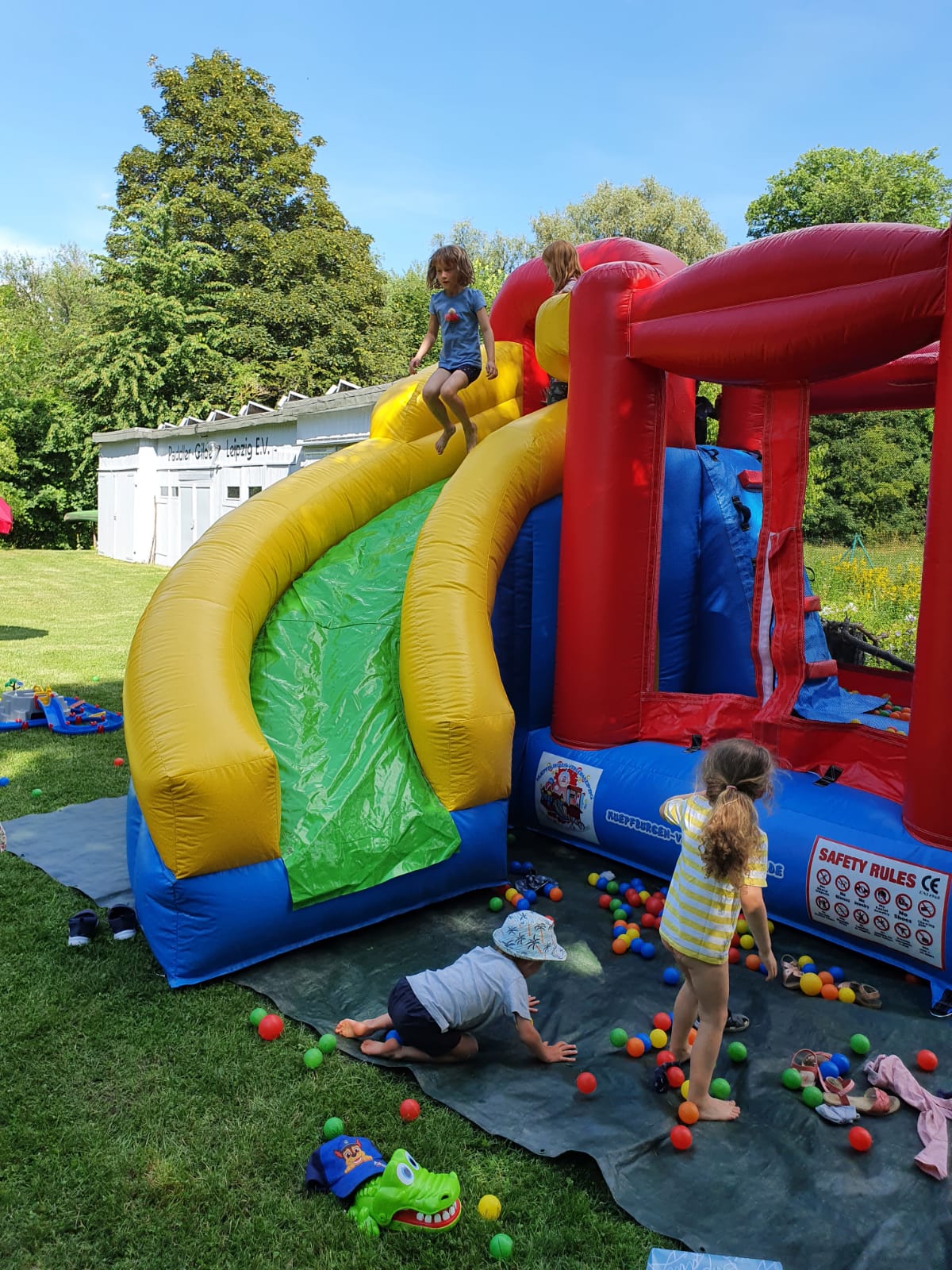 Hüpfburg Micky Maus Wunderhaus mieten – Leipzig, ab 109 €/Tag – 3
