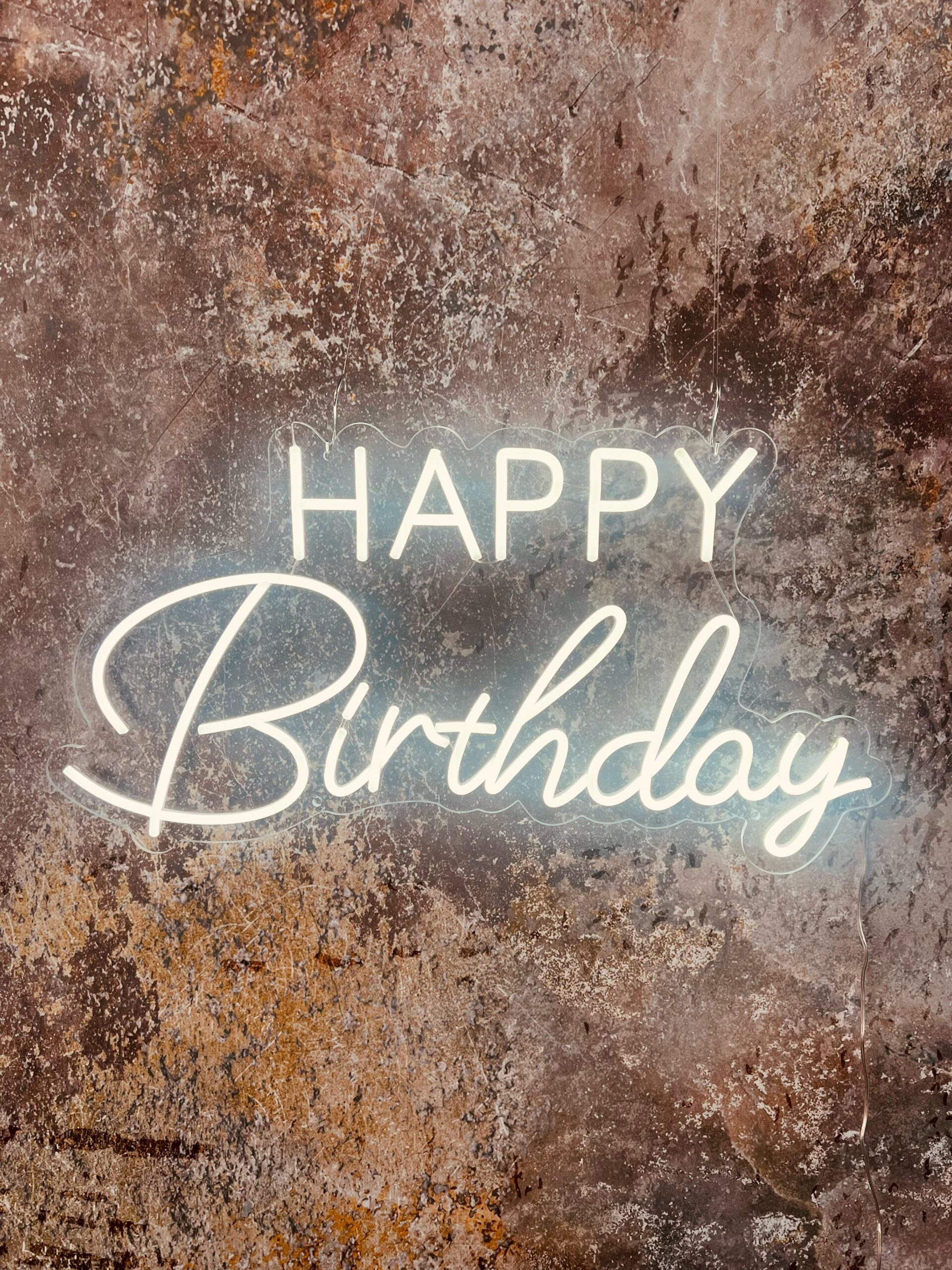 NEON-Leuchtschild „Happy Birthday“ mieten – Leipzig, ab 69 € (Fr–Mo) – 4
