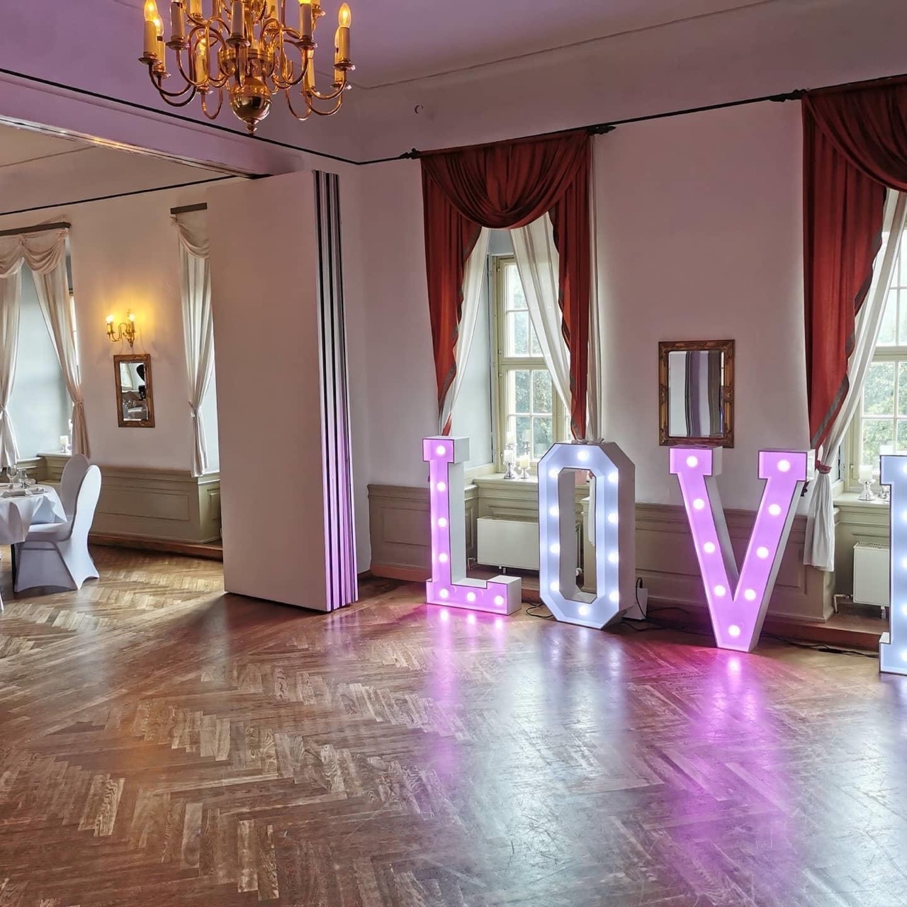 XXL Leuchtbuchstaben „LOVE“ IP65 mieten – Leipzig, ab 189 €/Tag – 4