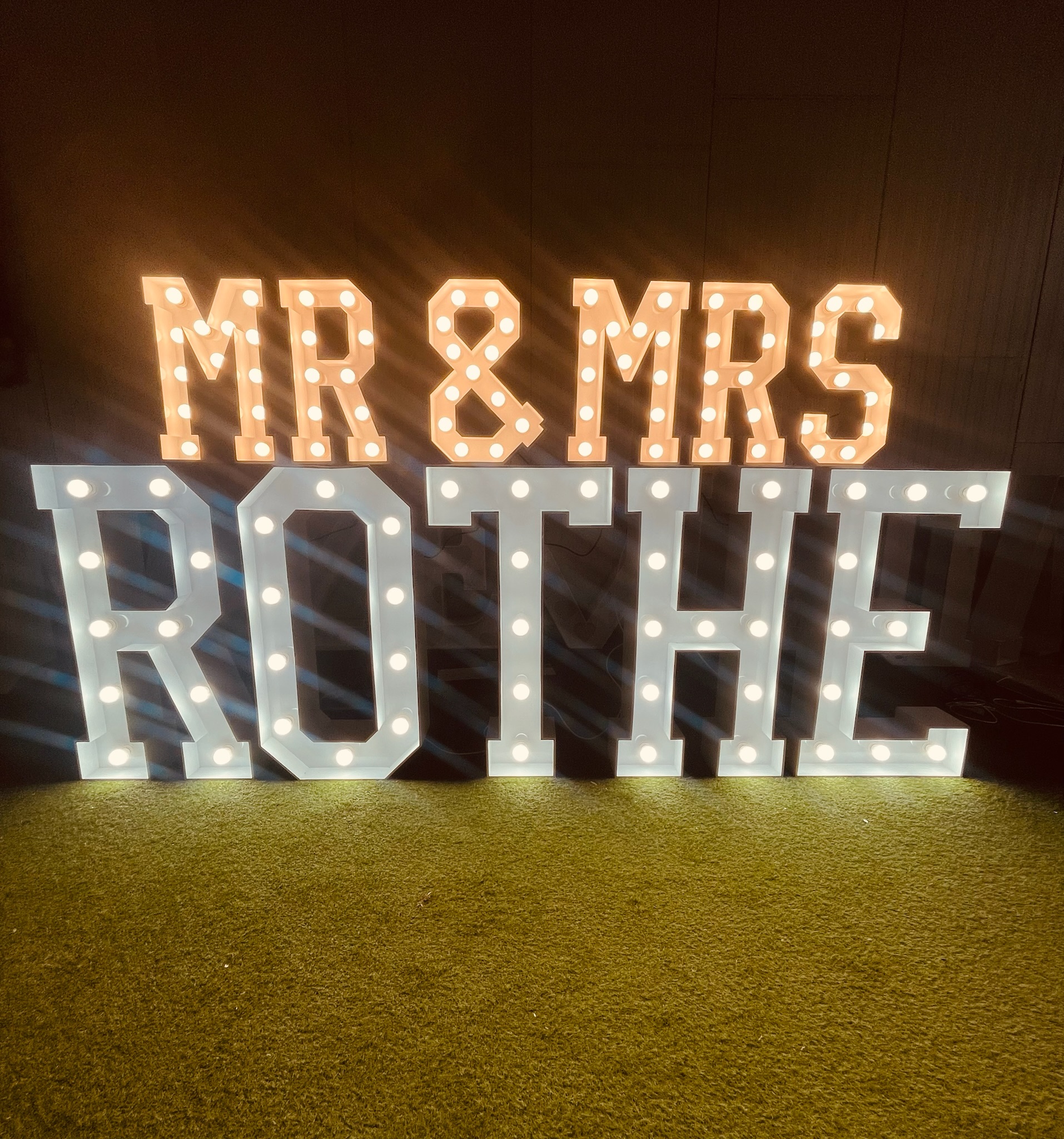 XL Buchstaben „MR & MRS 60 cm“ mieten – Leipzig, ab 149 €/Tag – 2