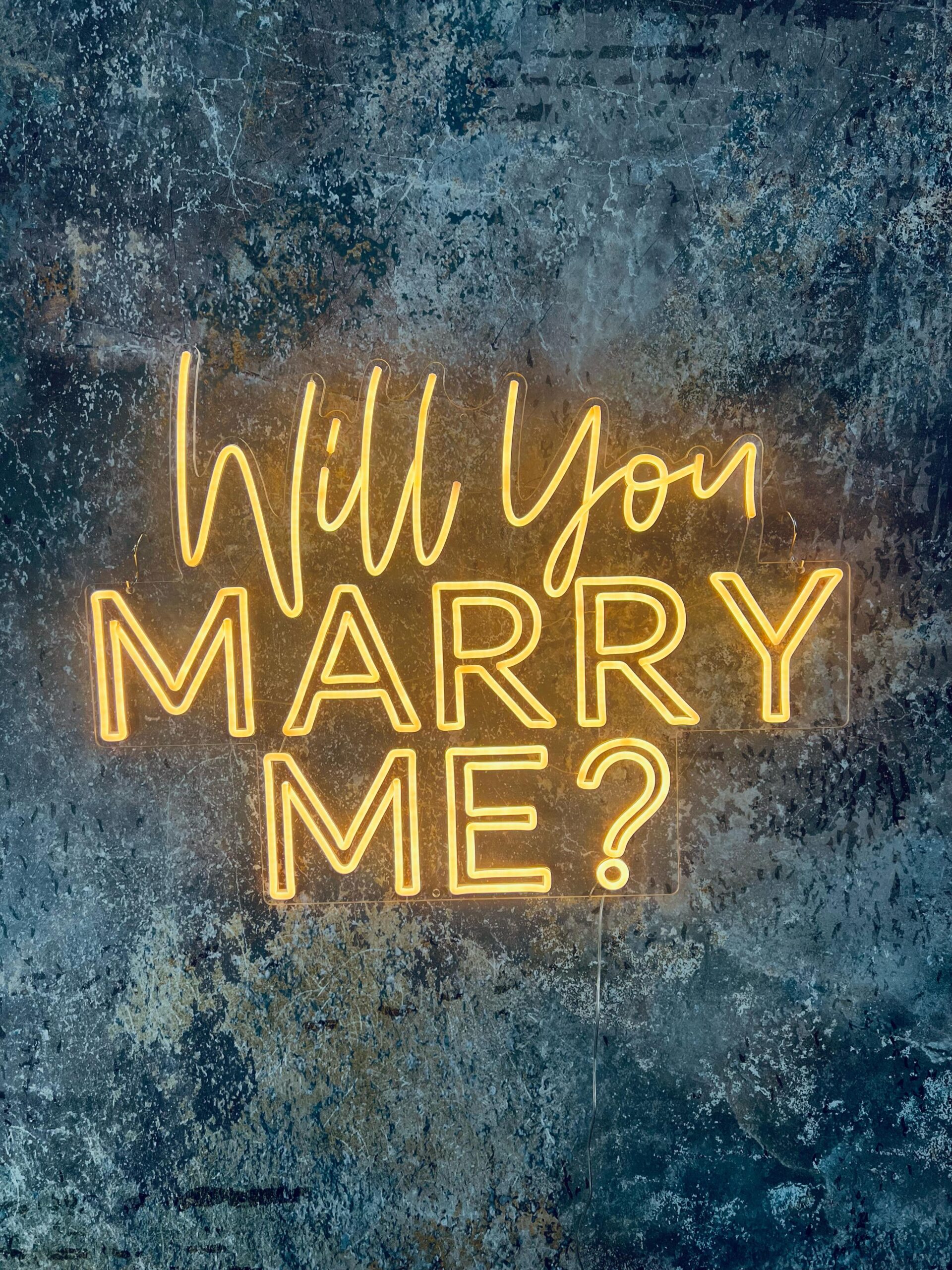 NEON-Leuchtschild „Will you Marry Me“ mieten – Leipzig, ab 79 € (Fr–Mo)