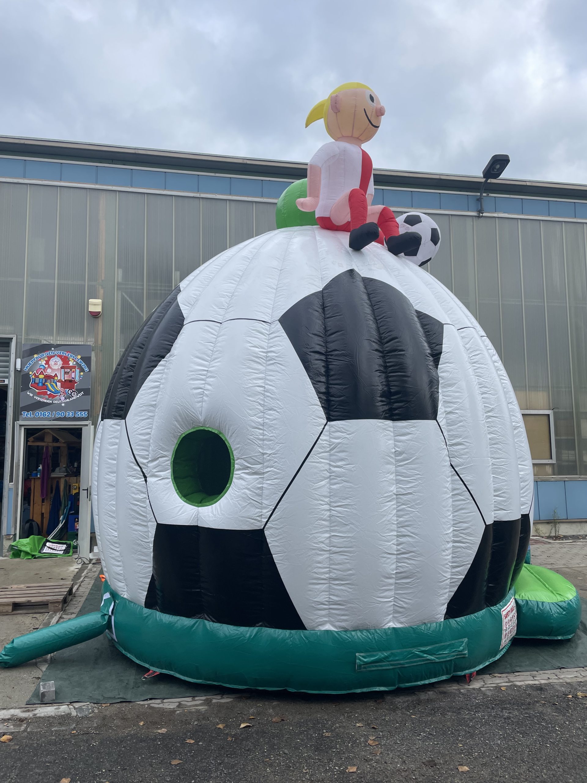 Hüpfburg „Footballer mit Rutsche“ mieten – Leipzig, ab 189 €/Tag – 5