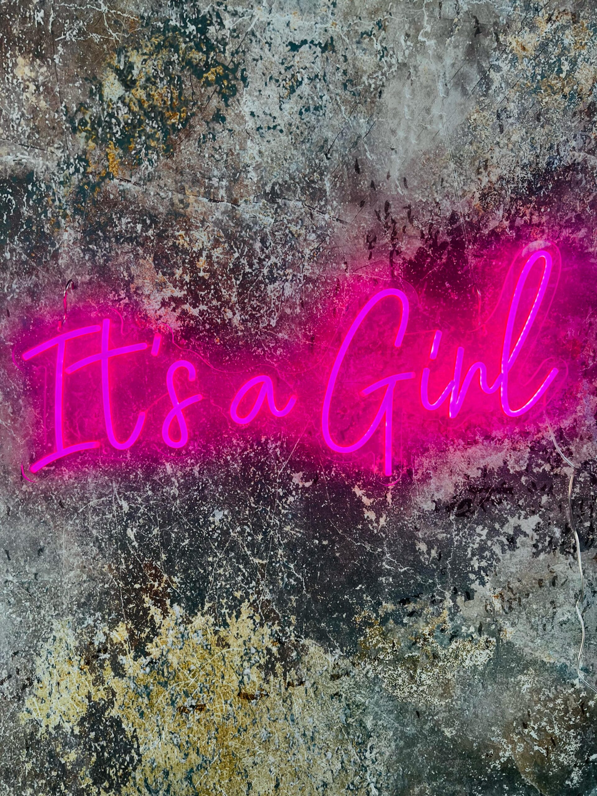 NEON-Leuchtschild „It's a Girl“ 32 x 80 cm mieten – Leipzig, ab 69 € (Fr–Mo) – 3