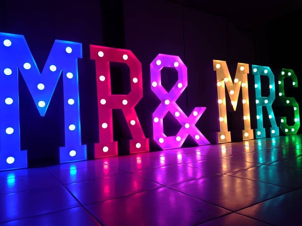 XXL Leuchtbuchstaben „MR & MRS“ mieten – Leipzig, ab 279 €/Tag – 3