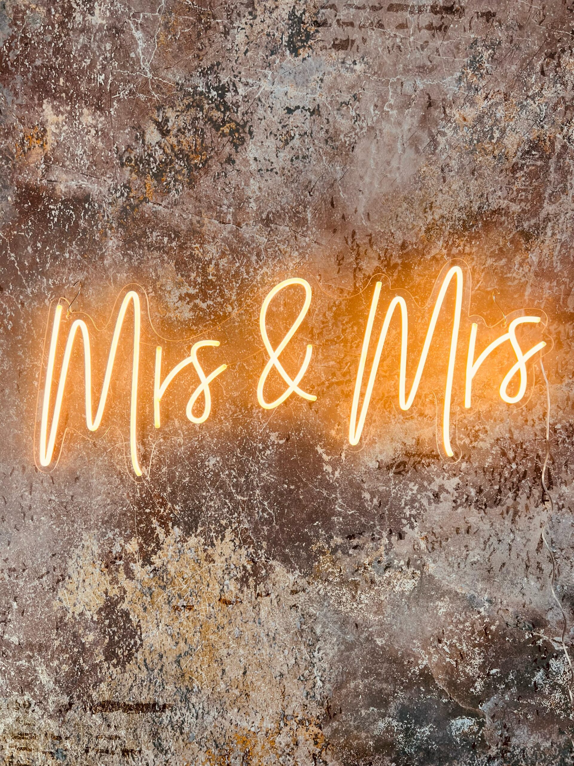 NEON-Leuchtschild „Mrs & Mrs“ mieten – Leipzig, ab 69 € (Fr–Mo) – 3