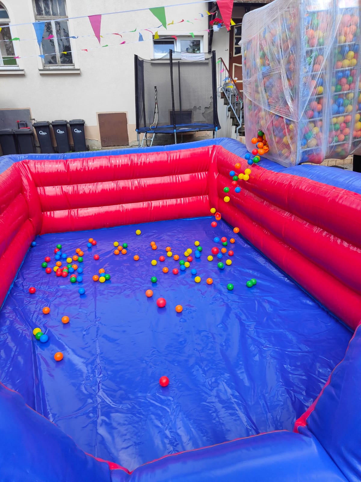 aufblasbares Bällebad 3x4m mieten – Leipzig, ab 149 €/Tag – 5
