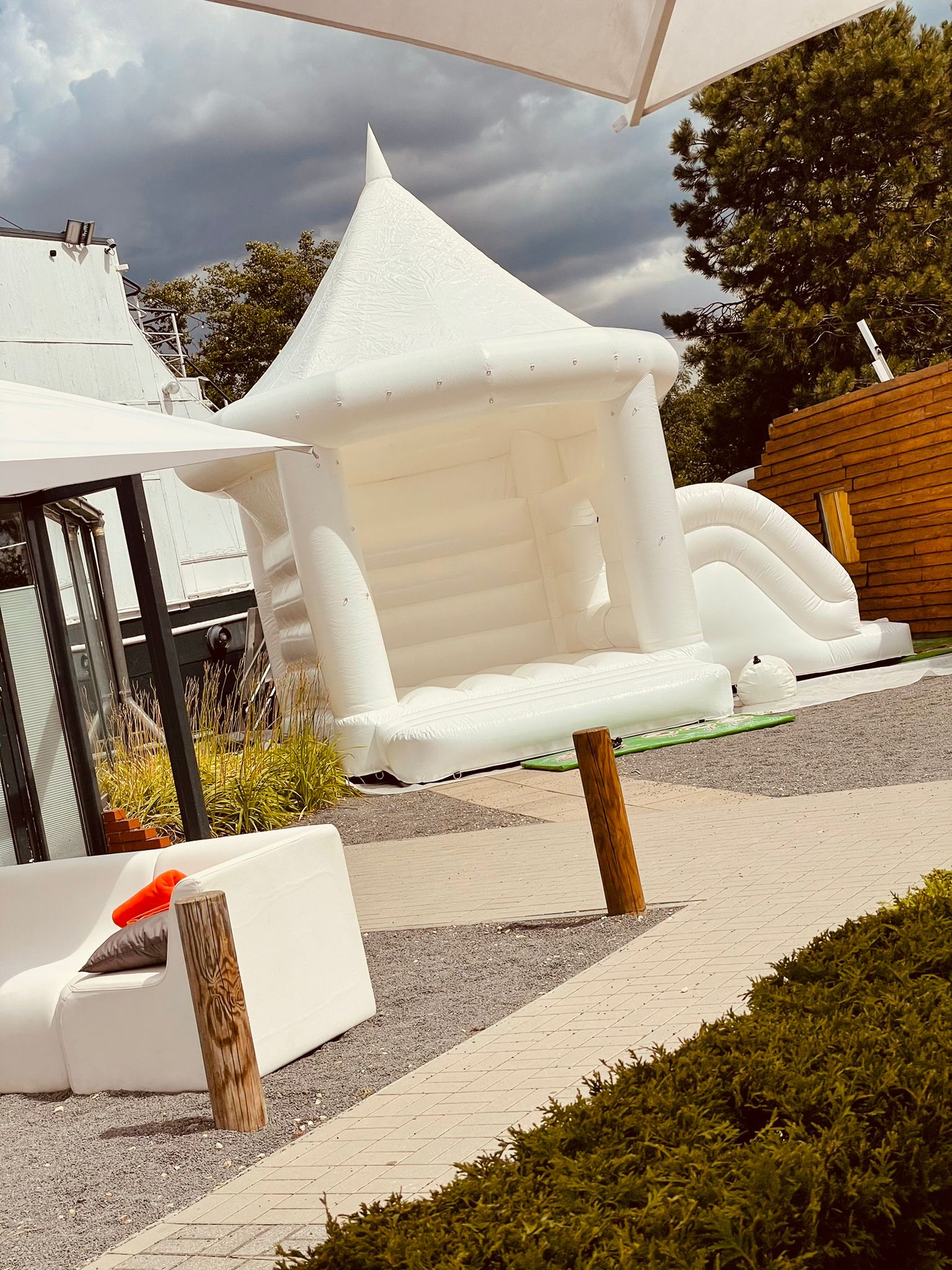Hochzeit-Hüpfburg Wedding Deluxe mit Rutsche mieten – Leipzig, ab 349 €/Tag – 3