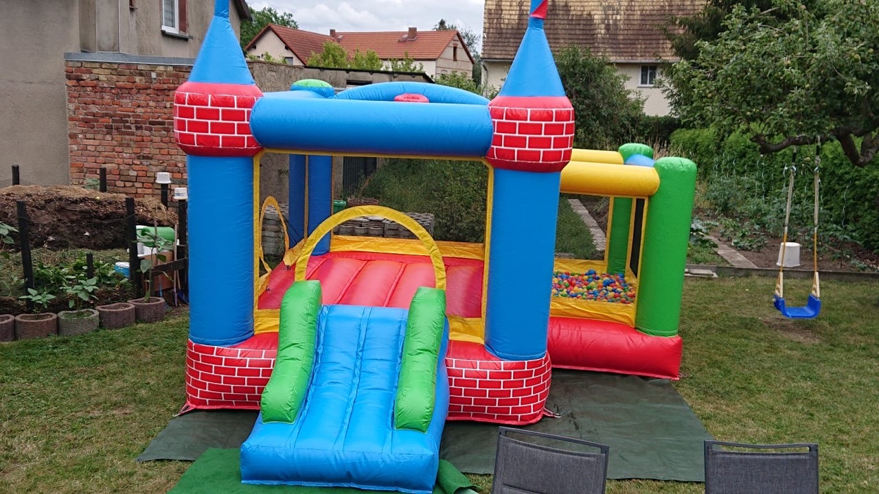 Hüpfburg Schloss mit Anbau mieten – Leipzig, ab 99 €/Tag – 4