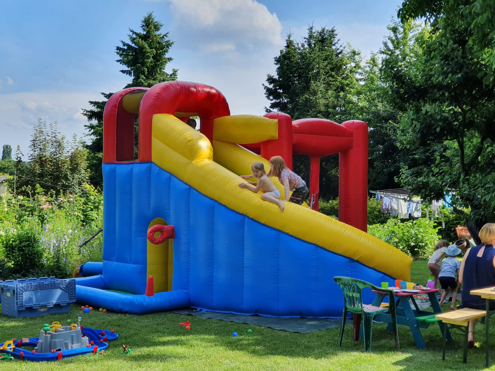 Hüpfburg Micky Maus Wunderhaus mieten – Leipzig, ab 109 €/Tag – 4