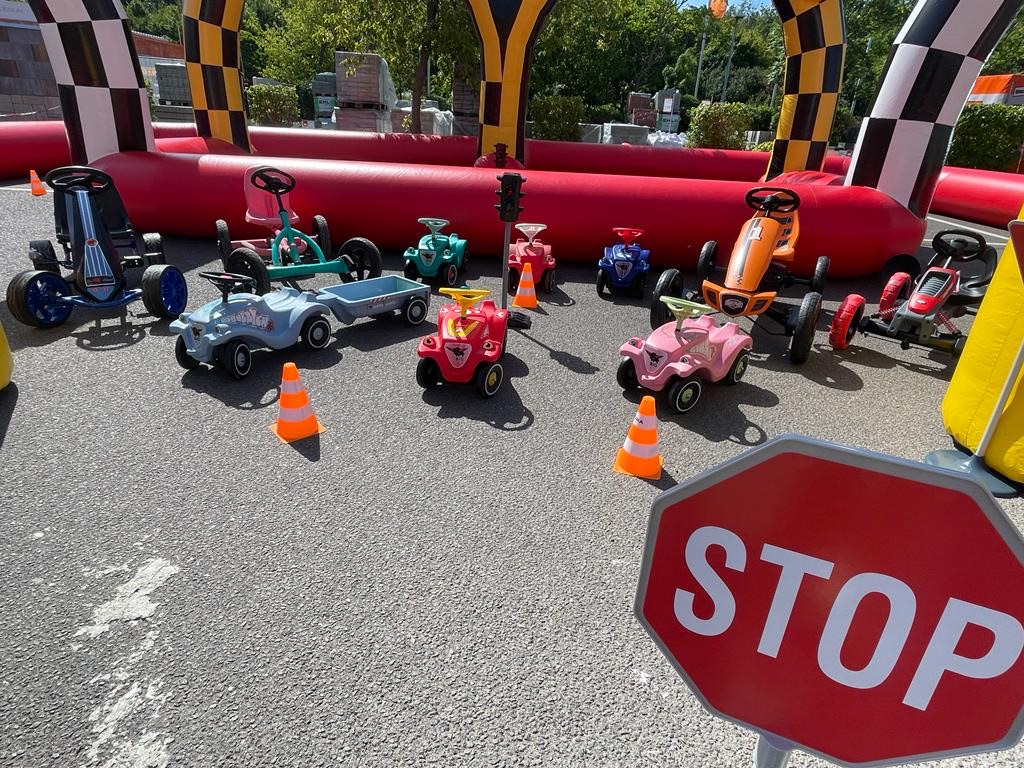 Kettcar- & Bobbycar-Set mit Verkehrsschildern, Ampeln mieten – Leipzig, ab 99 €/Tag – 2